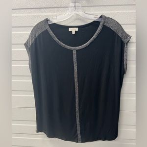 sleeveless shirt